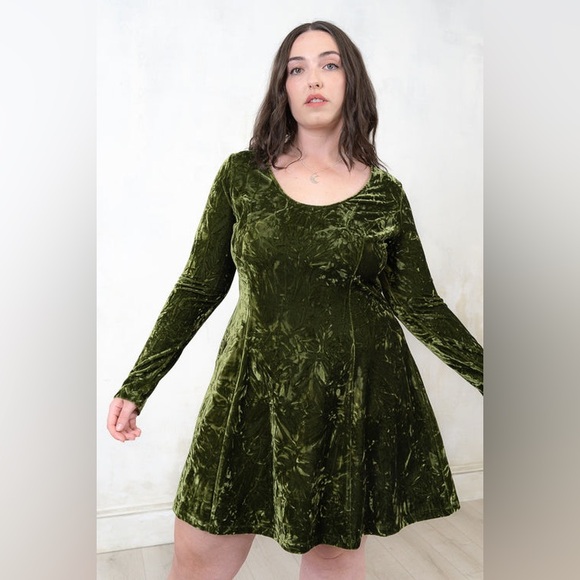 ASO Taylor Swift Size 4 Little Lies Green Sweet Jane Olive Crushed Mini Dress - Picture 12 of 13